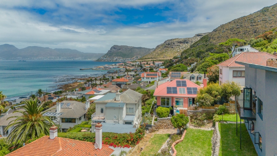 To Let 4 Bedroom Property for Rent in St James Western Cape